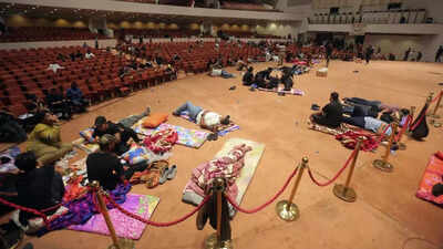 Parliament: Iraq cleric's followers camped out in parliament for second ...