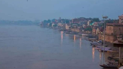 Kanpur: Retired PAC personnel jumps into Ganga, rescued