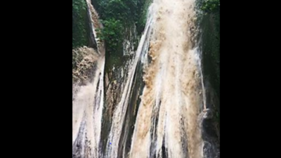 Mussoorie: Rain increases flow at Kempty falls, tourists evacuated