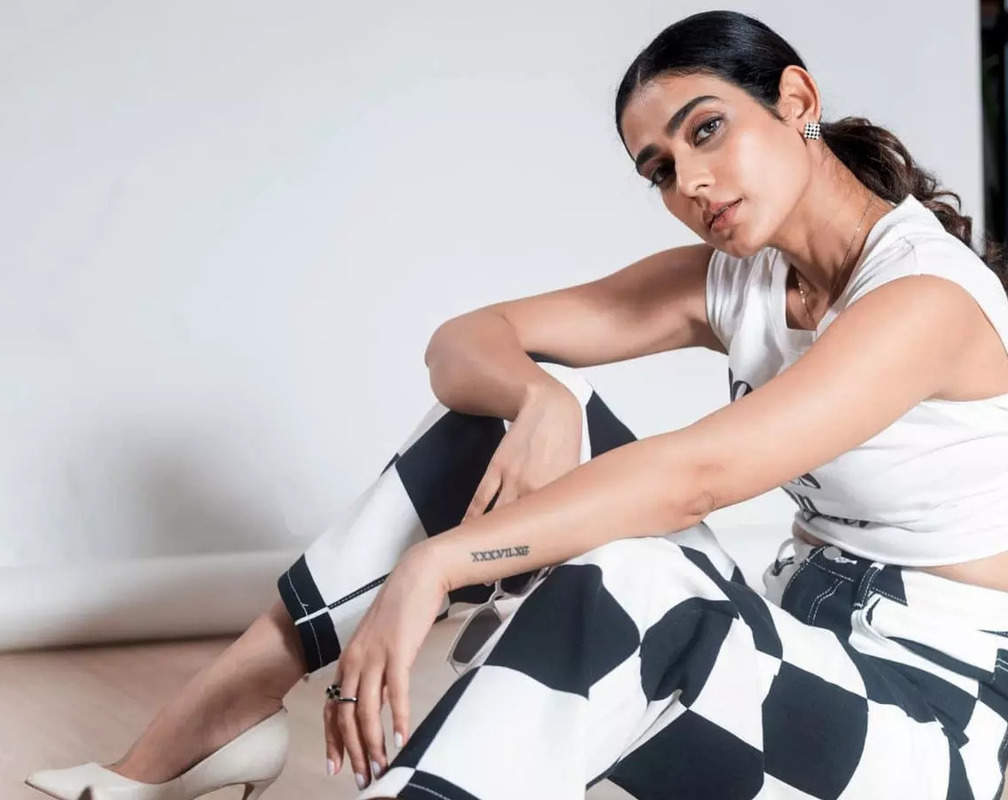
Here’s how Aakanksha Singh reacts when asked about balancing work with her married life
