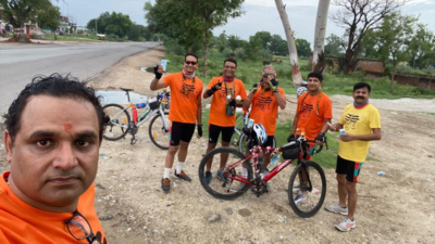 Prayagraj-based medicos undertake kanwar yatra on their cycles