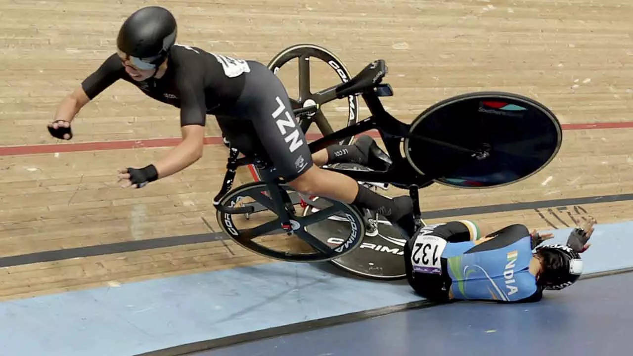 CWG 2022 Indian cyclist Meenakshi suffers crash, run over by rival Commonwealth Games 2022 News