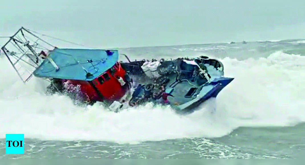 Vizhinjam: Fishing Boat Capsizes Off Vizhinjam Coast, One Dies ...