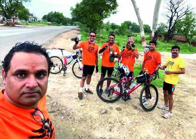 City medicos undertake kanwar yatra on cycle