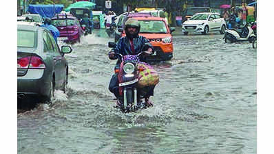 Rain throws traffic out of gear in Kochi