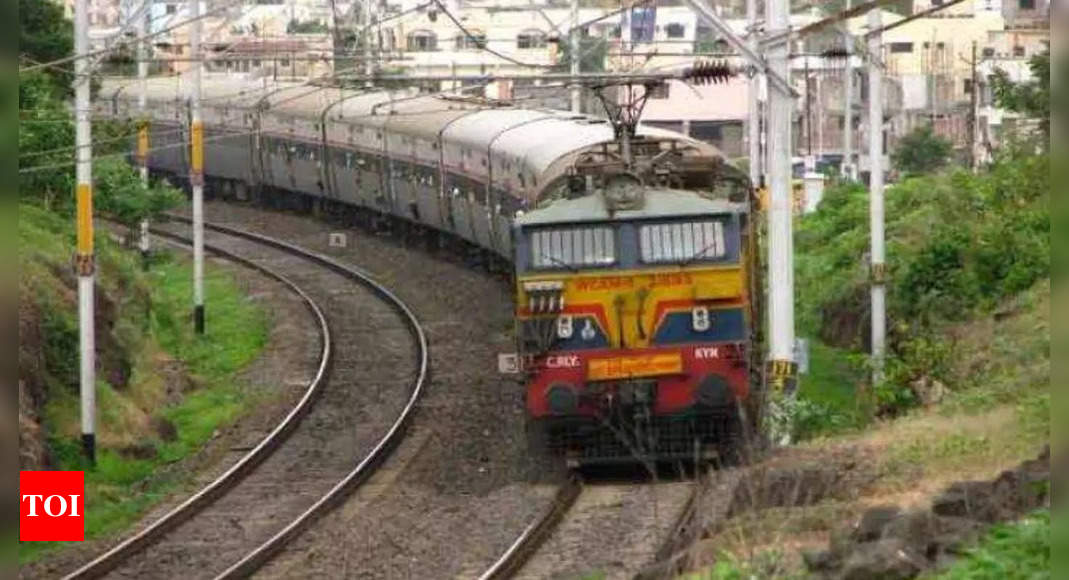 Food on train, platform will face uniform 5% GST: AAAR – Times of India