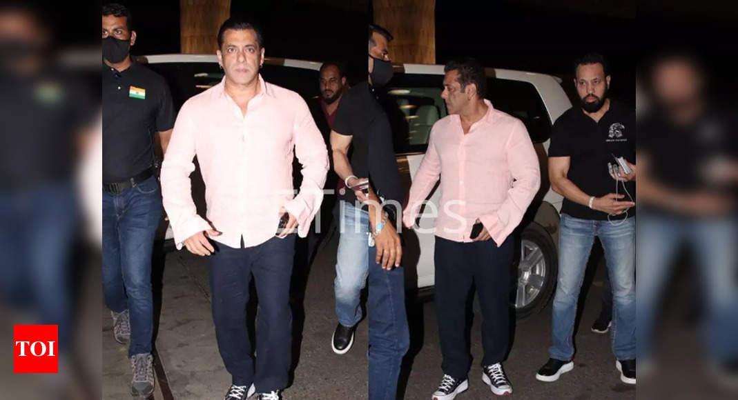 Salman Khan arrives at airport in his bulletproof car; see actor’s reaction to fans saying ‘Love you Salman bhai’ – Times of India