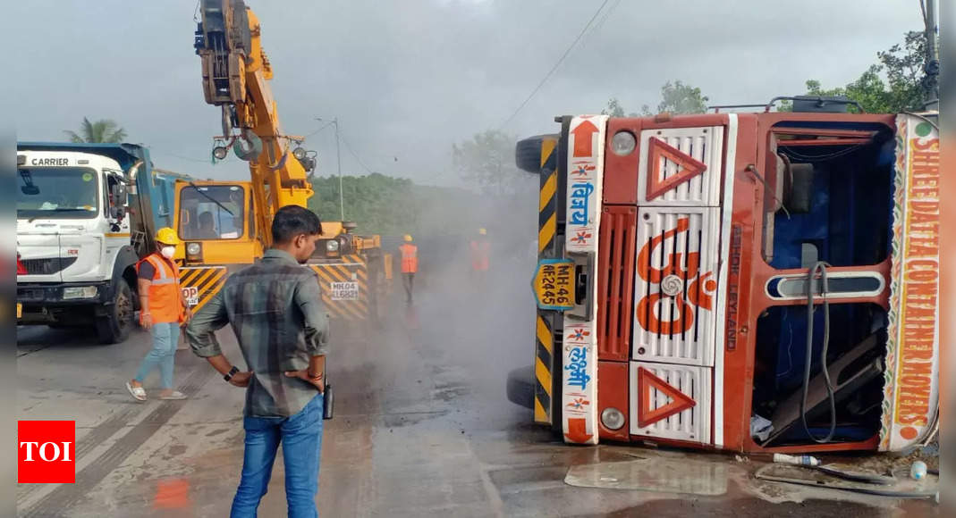 thane-traffic-on-ghodbunder-road-partially-hit-after-truck-accident