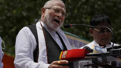 PM's brother Prahlad Modi stages dharna at Jantar Mantar with fair price shop dealers' demands