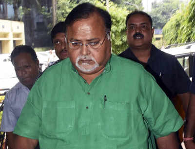 Partha Chatterjee incident: Actor Joyjit Banerjee mocks the former minister, says some get new shoes free of cost!