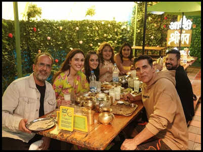 Raksha Bandhan: Akki enjoys misal pav with team