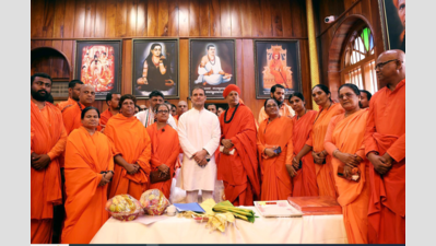 Ahead of Karnataka polls, Rahul Gandhi gets ‘deeksha’ at Lingayat mutt