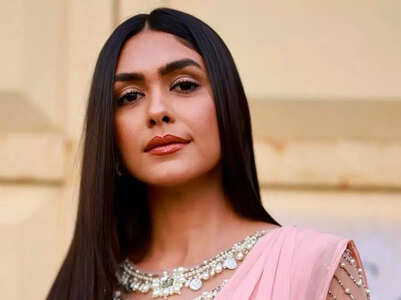 Mrunal Thakur looks gorgeous in ethnic wear
