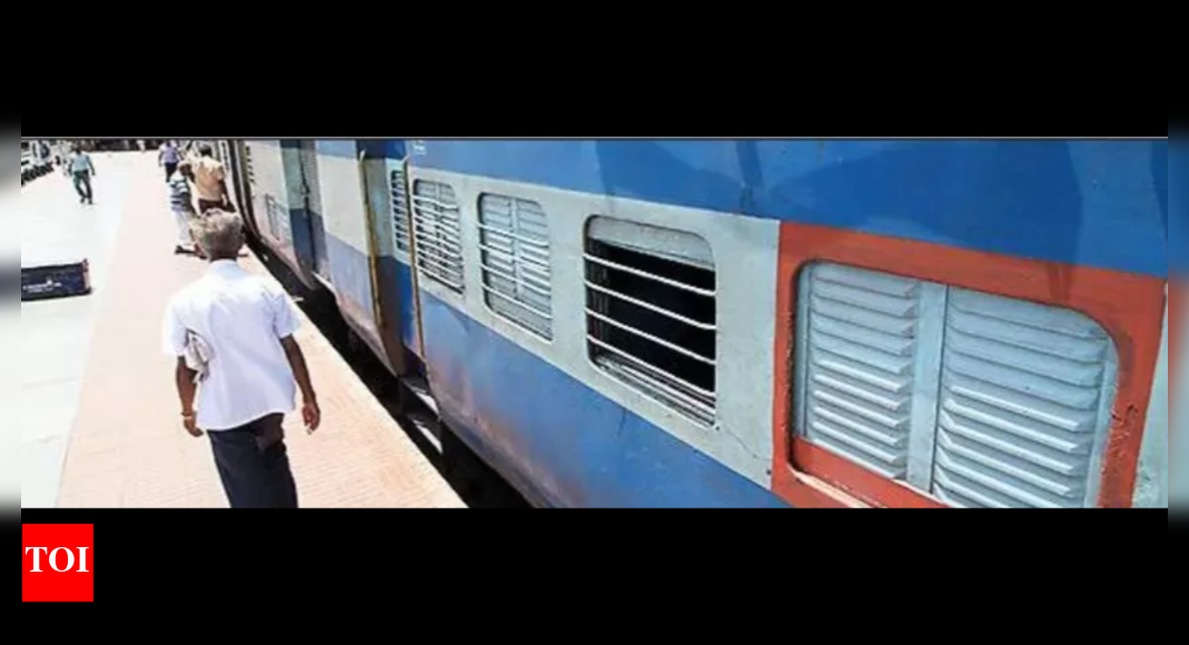 Delay at crossings causes inconvenience to Kolhapur, Sangli train ...
