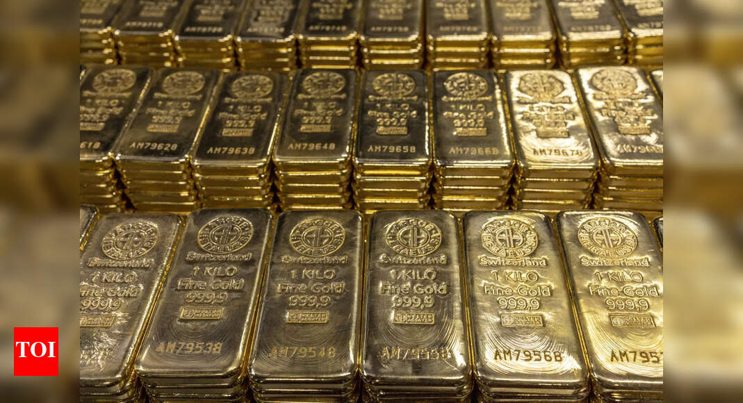 Gold at 1-month peak as Treasury yields fall; focus on US jobs report ...