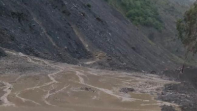 Jammu: Amarnath Yatra briefly halted due to mudslide and shooting stones in Ramban