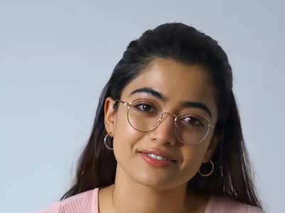 Rashmika looks extremely stunning in specs