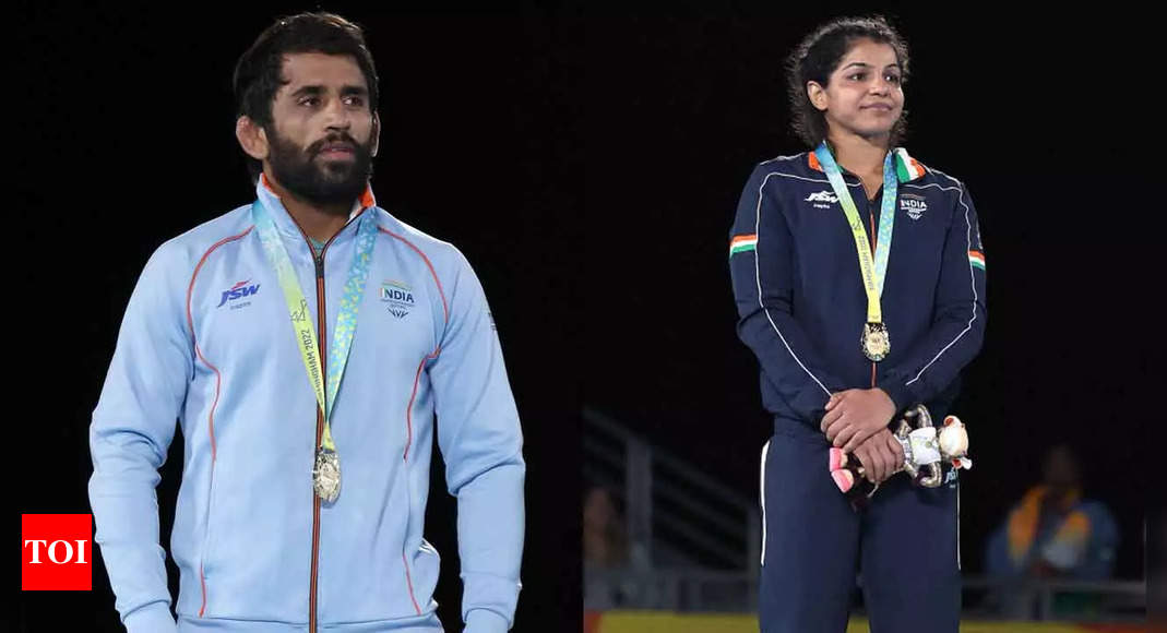 Bajrang Punia defends title, Sakshi Malik reverses losing trend to earn maiden CWG gold as six wrestlers win medals on Friday | Commonwealth Games 2022 News – Times of India