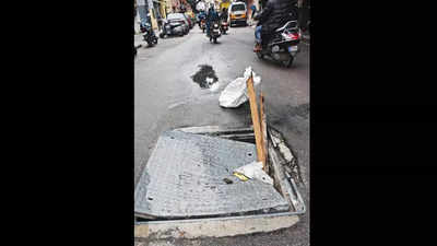 Bengaluru: Manhole covers come off on Kamaraj Road