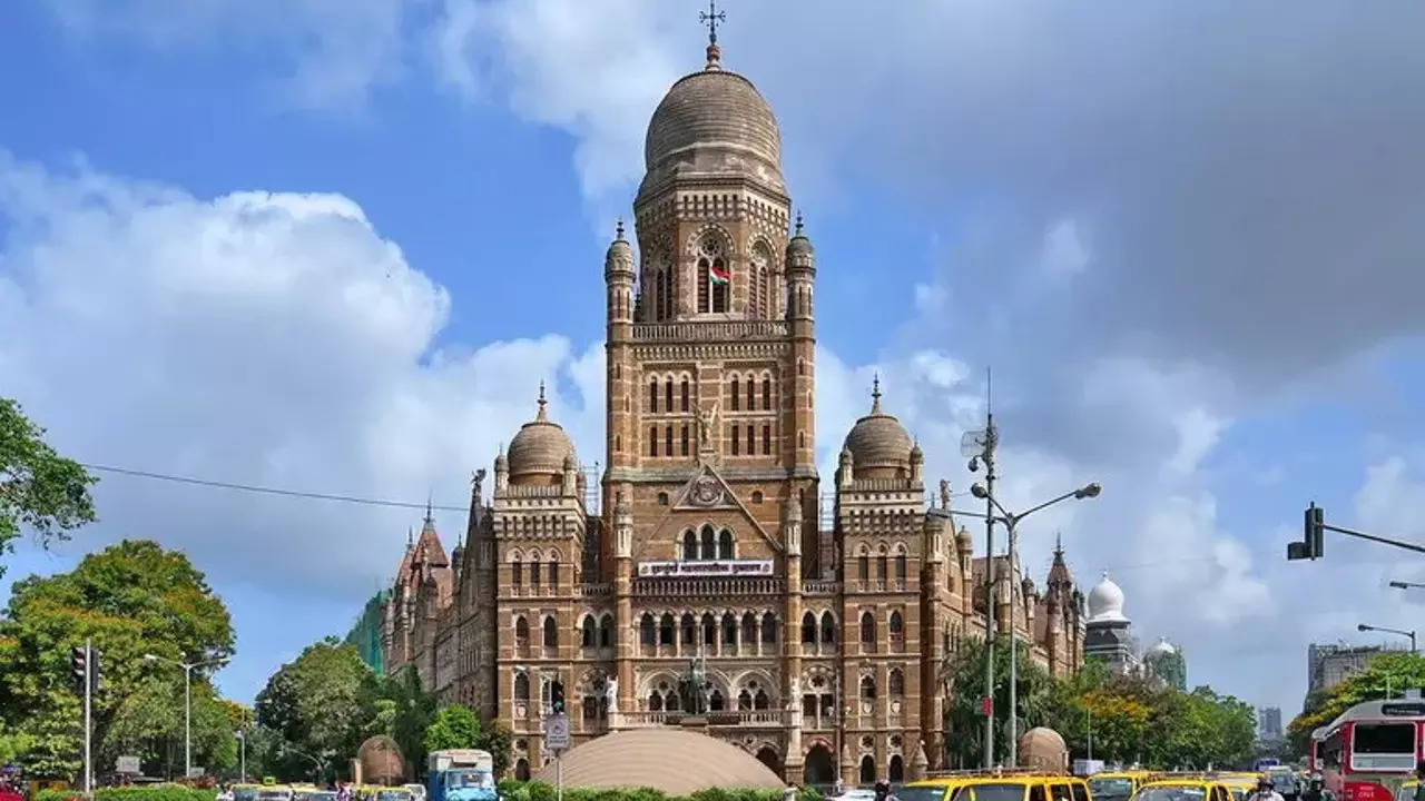 Subway, Churchgate, Mumbai