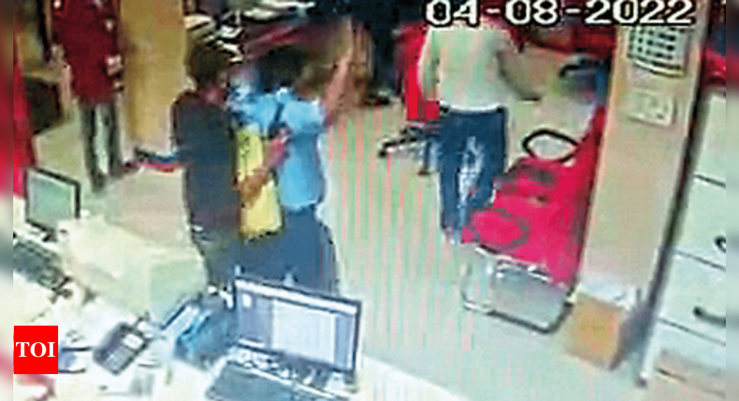 Five Involved In Daylight Bank Robbery Nabbed Surat News Times Of India 3263