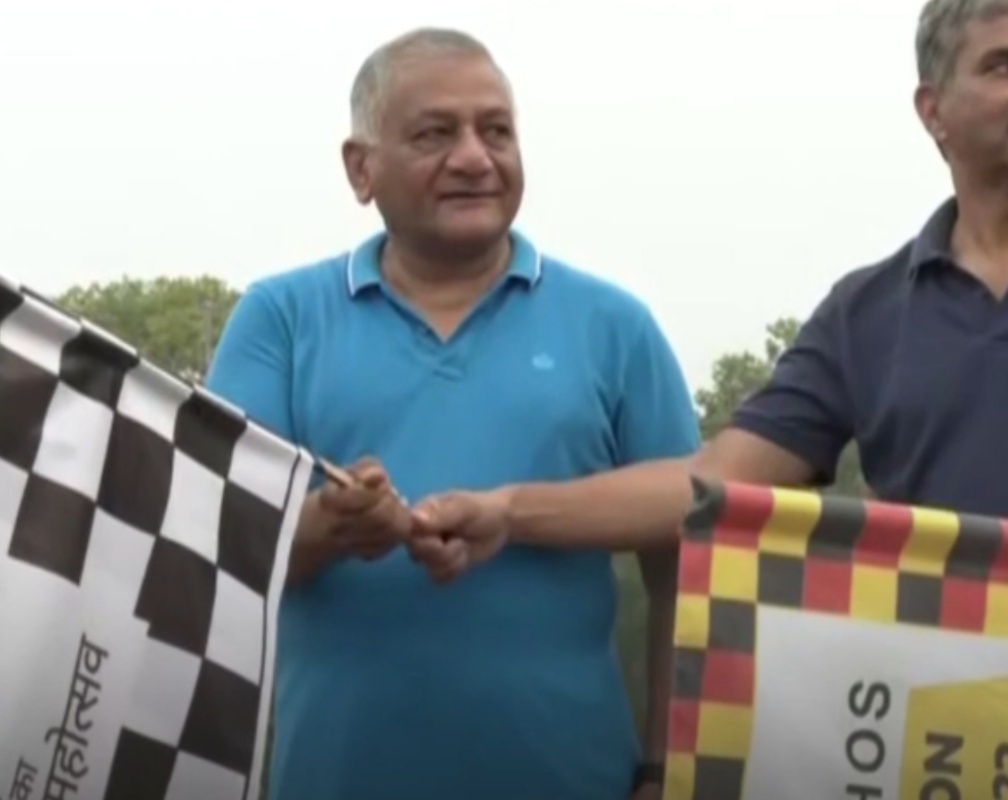 
Fit India Campaign: Gen VK Singh flags off run to Lucknow from Delhi
