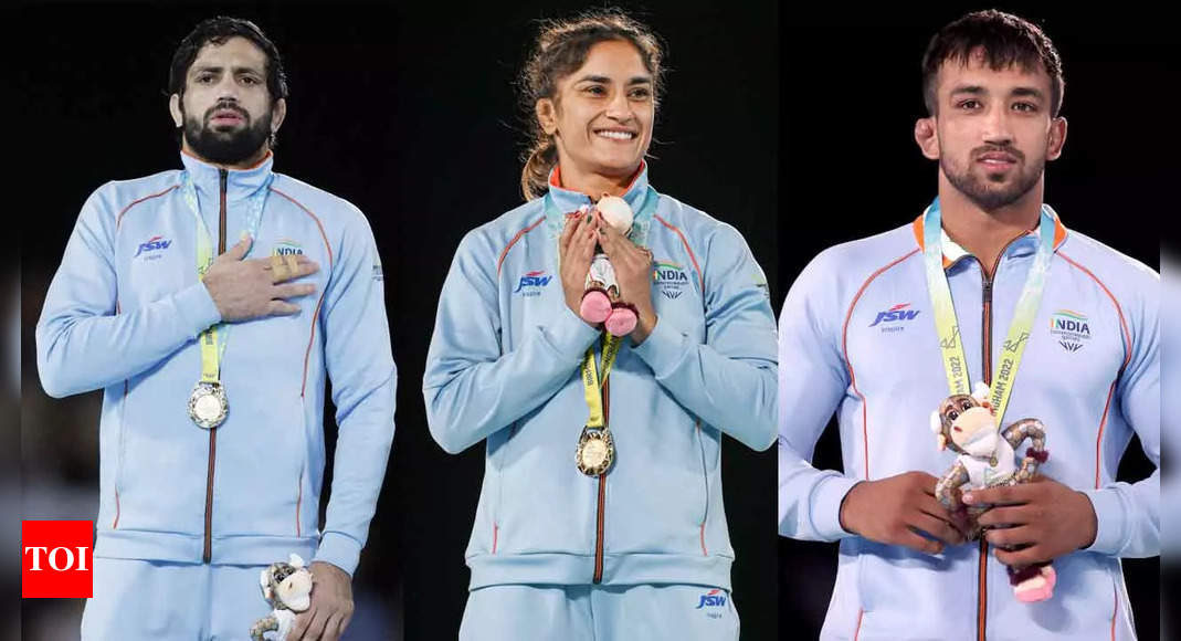 CWG 2022: Vinesh Phogat, Ravi Dahiya, Naveen grab gold; Indian wrestlers sign off with 12 medals | Commonwealth Games 2022 News – Times of India