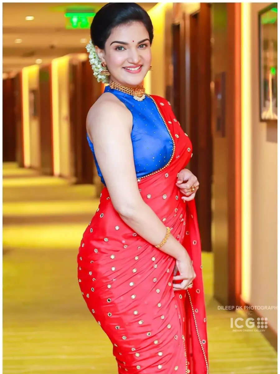 Best saree looks of Honey Rose Times of India