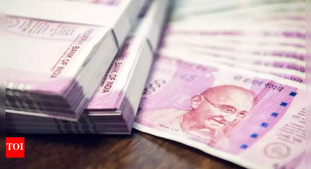 Patna: EOU raids on axed DSP Ranjit Kumar Rajak reveal DA worth Rs 70 ...
