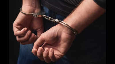 Hyderabad: Cops raid hookah parlour, 2 held in Abids