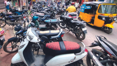 Unregulated parking chokes Madurai