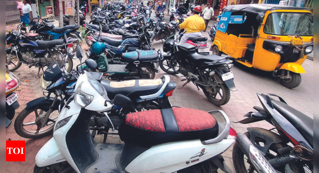 Madurai: Unregulated Parking Chokes Madurai 