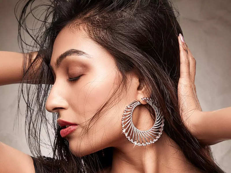 The most loved jewellery trends for 2022 - Times of India