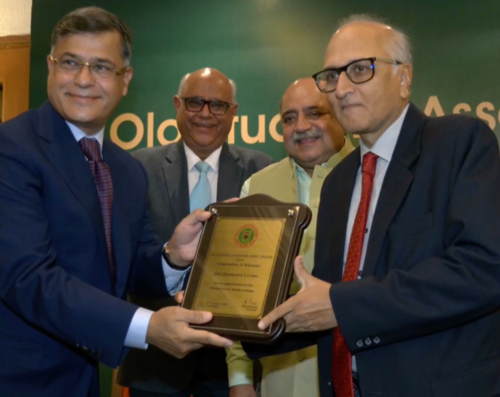 
Hindu College felicitates Prem Prakash at Distinguished Alumni Awards 2022
