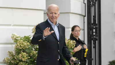 Biden leaves White House for 1st time since getting Covid-19