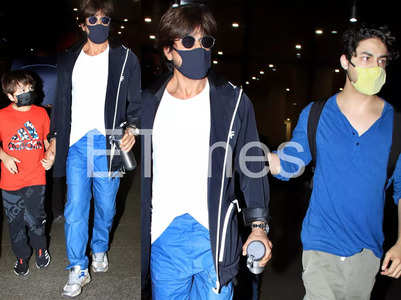 Aryan Khan shields SRK from an eager fan