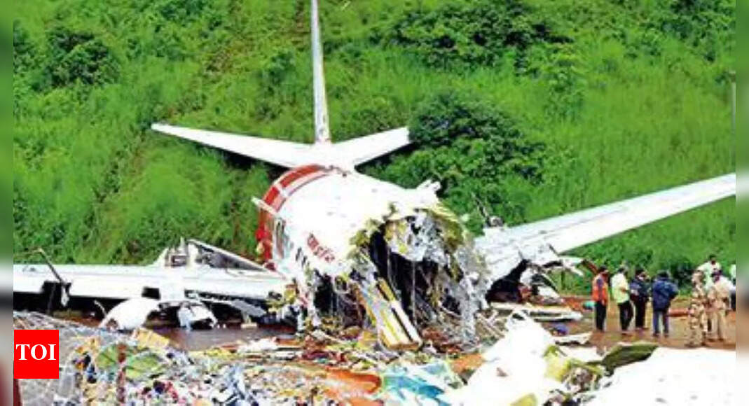 Kerala Survivors of Air India Express flight crash give a gift to