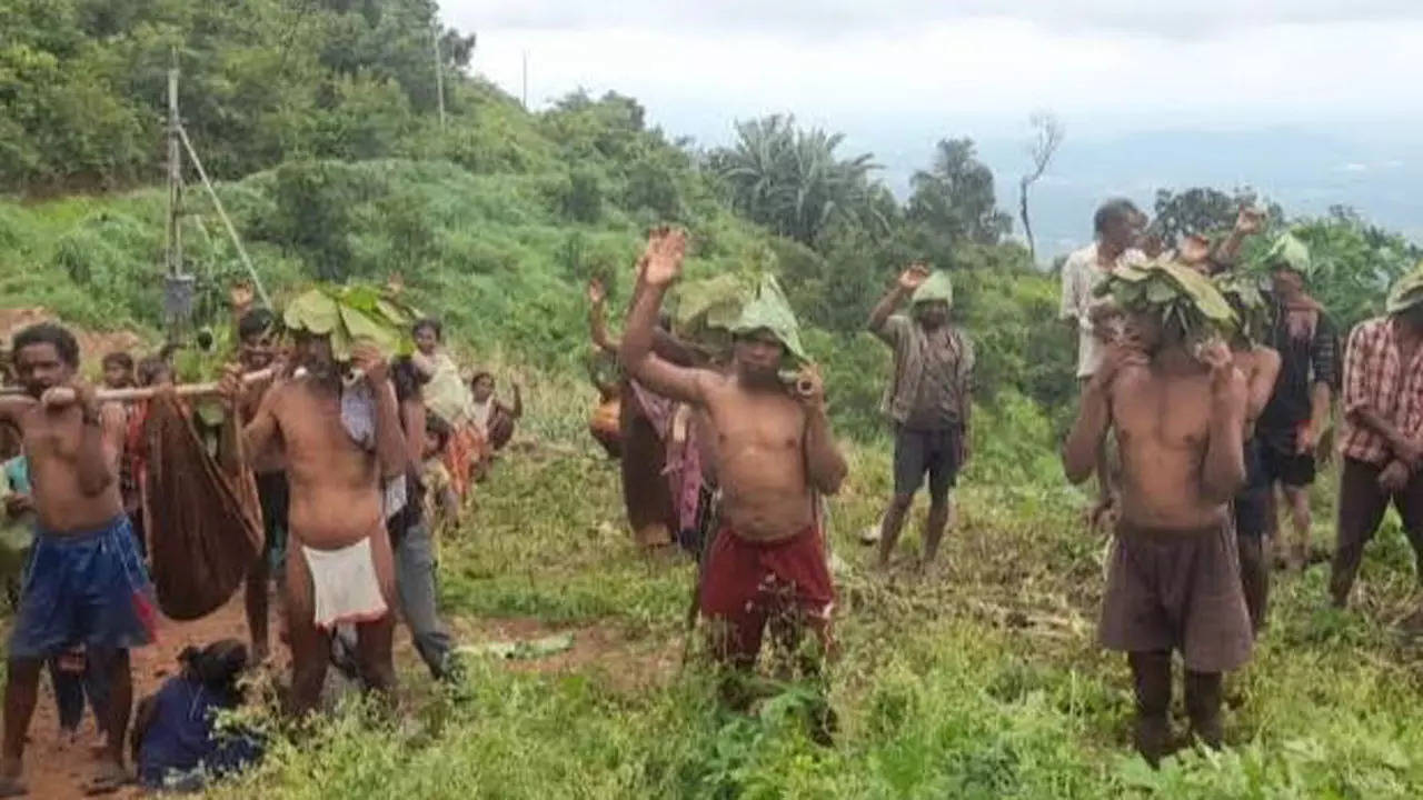 Adivasi Dinotsavam on August 9: Tribals stage protests seeking road  connectivity, drinking water in north Andhra Pradesh | Visakhapatnam News -  Times of India