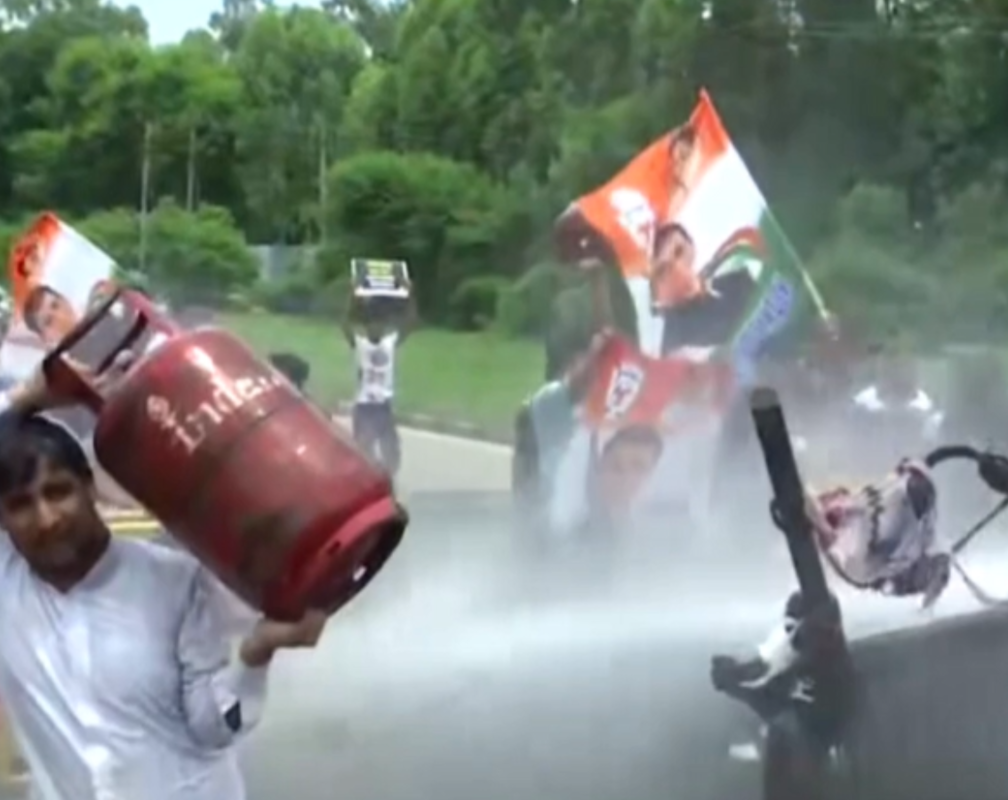 
Police use water cannons on Congress protesters in Chandigarh

