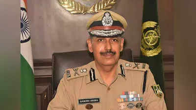 Delhi Police chief asks officials not to put up his picture on walls of police stations
