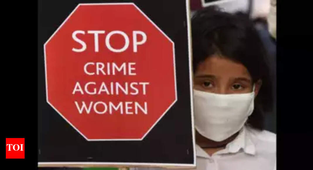 DCW notice to Delhi Police, DTC after woman bus marshal attempts ...