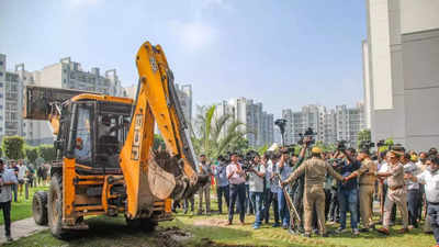 Noida: Bulldozers raze parts of flat of absconding neta Shrikant Tyagi