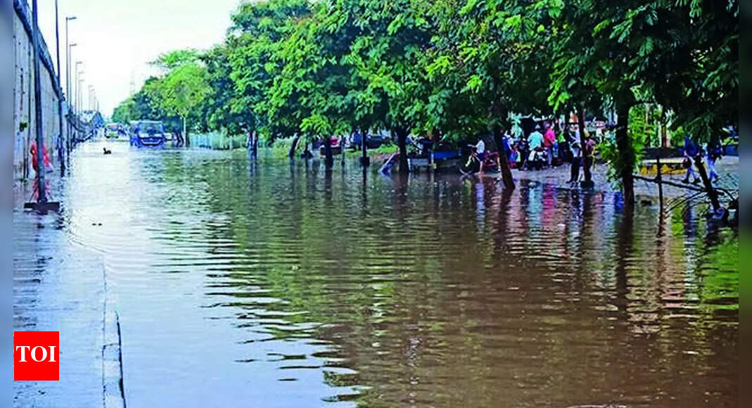 Heavy rain to lash Odisha for 2 more days; Met issues red alert in four districts for today | Bhubaneswar News - Times of India