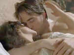 Robert Pattinson's steamy bed scenes!