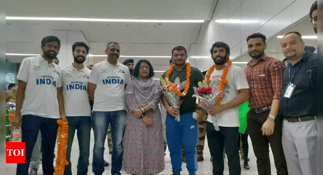 India’s Commonwealth Games stars return home to a rousing welcome | Commonwealth Games 2022 News – Times of India