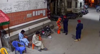 Karachi security guard kicks pregnant woman, ghastly incident caught on CCTV