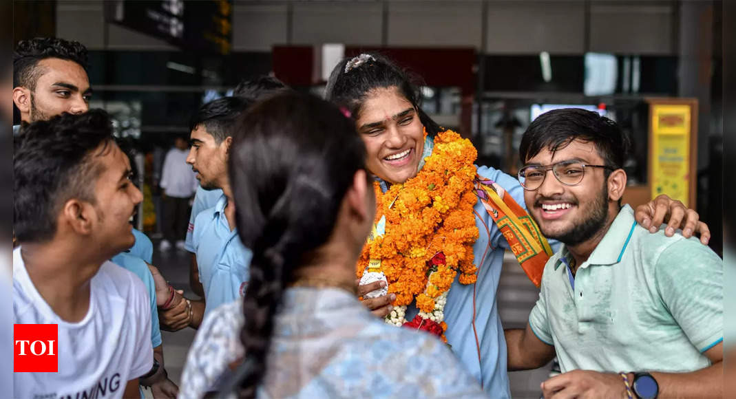 Judoka Tulika Maan receives grand welcome at home after successful CWG 2022 campaign | Commonwealth Games 2022 News – Times of India