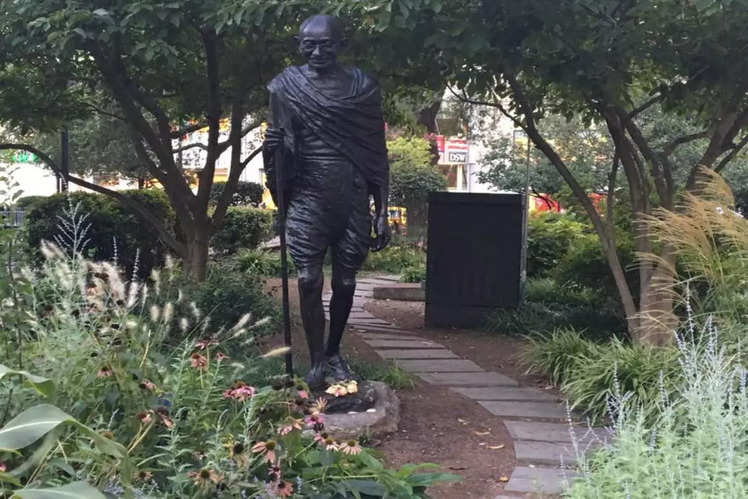 A Look At Famous Mahatma Gandhi Across The Globe On The 75th Year Of ...