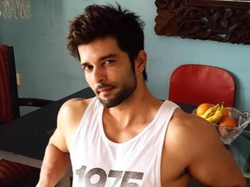 Raqesh Bapat shares his love for sculpting his idol Ganpati; says 'people reach out to me asking how I do it'