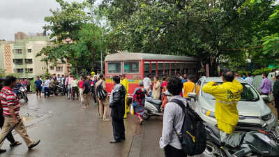 Mumbai: Five people injured in bus crash at Dindoshi after driver loses control